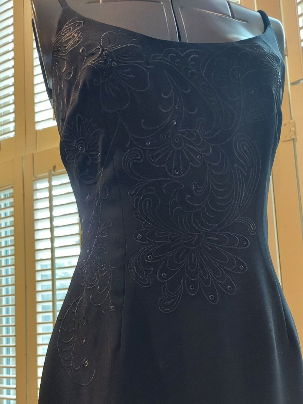 NWT* Maggy London Vintage Floral Embroidered Black Cocktail/Evening Dress Size 4